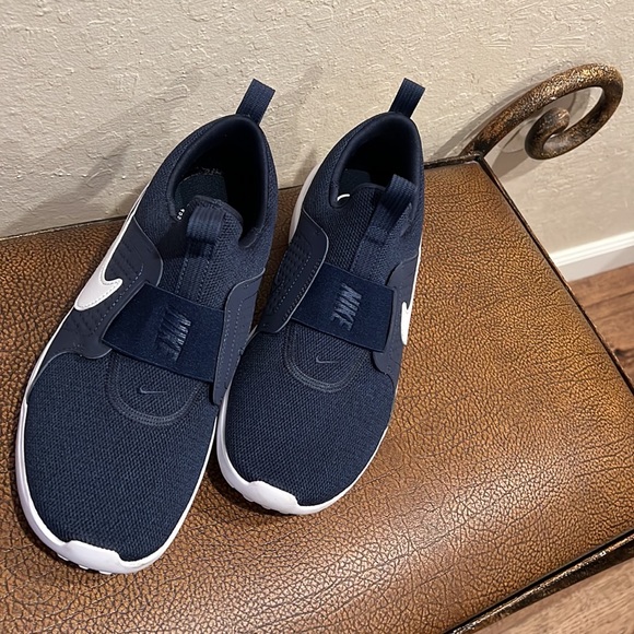 Like New Nike Midnight Navy “Just Do It” Classic White Swoosh Lightweight Runner - Picture 5 of 9